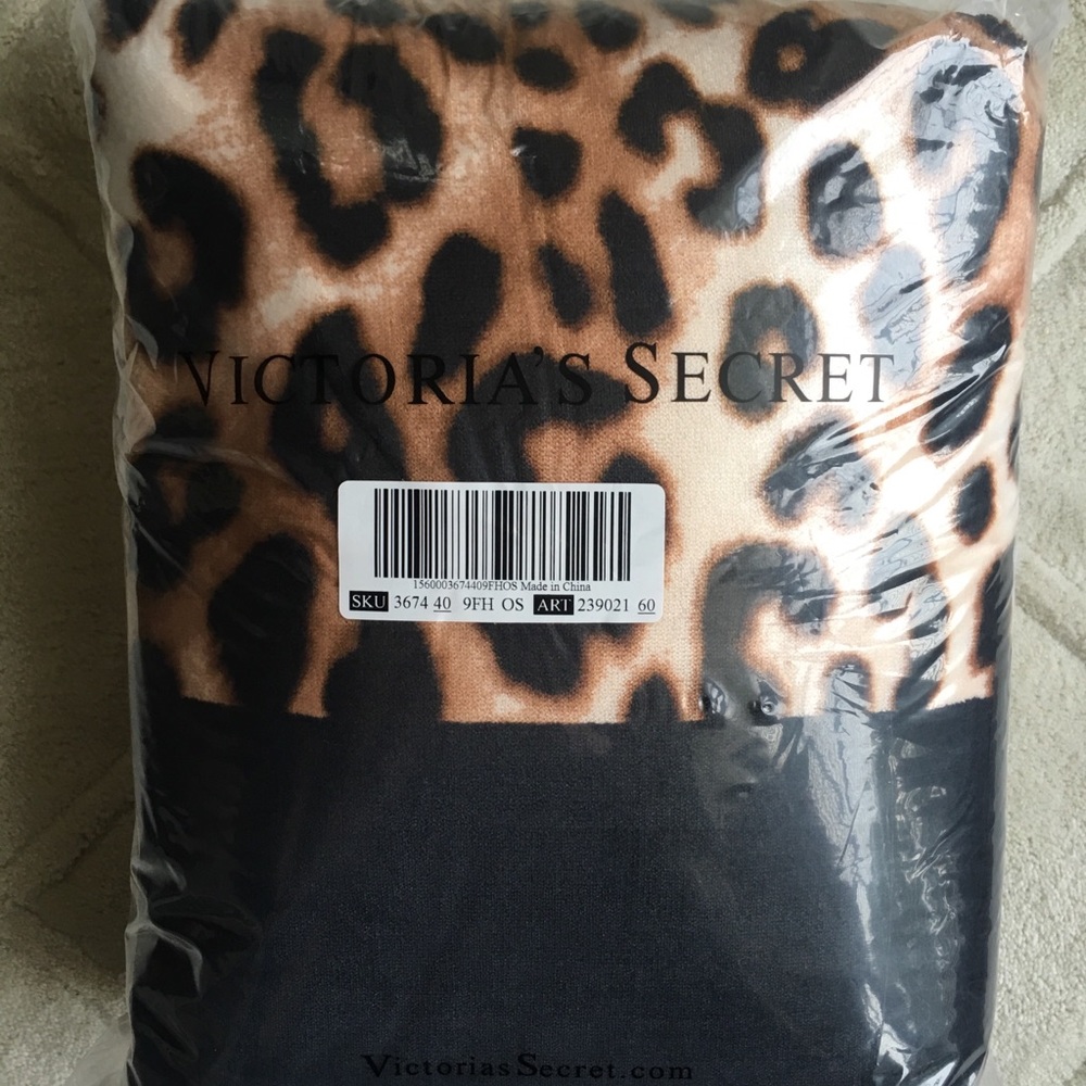 VS PINK Faux Fur Sherpa Blanket - Picture 6 of 7